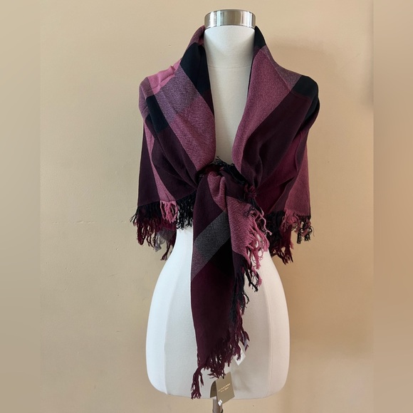 Burberry Check Wool Scarf - Picture 4 of 10